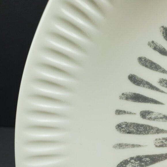 Lenox Profile Accent Luncheon Plates Gray White Embossed Porcelain Salad Plates - Picture 4 of 8